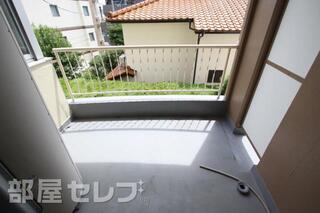 洗濯物を干すには充分な広さ。