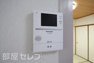 モニター付きで来客確認が出来ます。