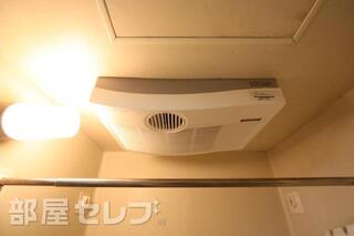浴室乾燥機で雨の日も洗濯物を乾かせます。