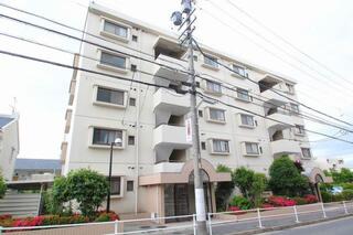 外壁が綺麗になった建物です。