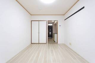 明るい東向きの居室