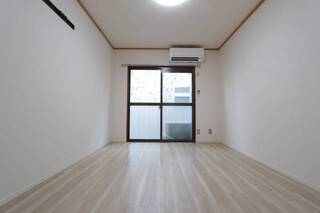 爽やかな印象の居室内です