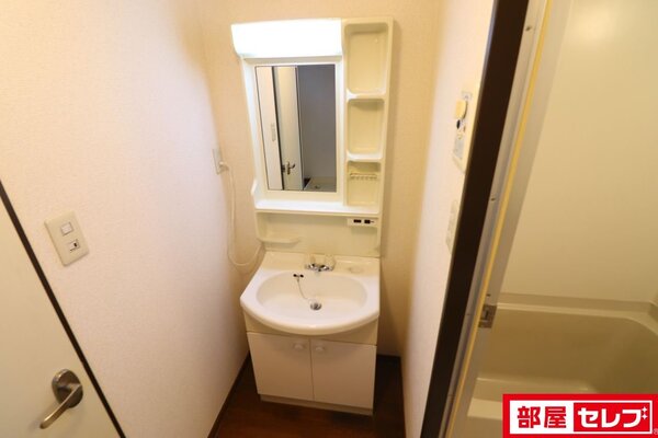 小物がたくさん置けます。
