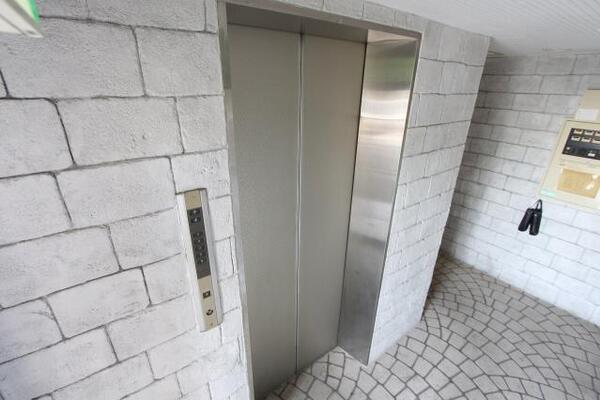 エレベーターがあって便利です。