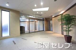 オートロック完備。