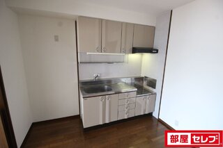 お風呂の写真です。ホワイトカラーのお風呂です。
