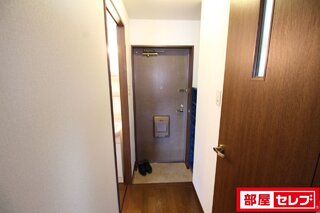 玄関の写真です。下駄箱もしっかりあります。
