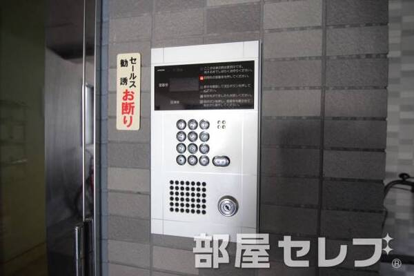 オートロック完備。