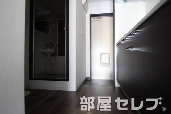 キッチン周辺。
