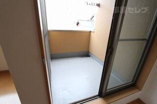 屋根がついているので多少の雨なら避けれます。
