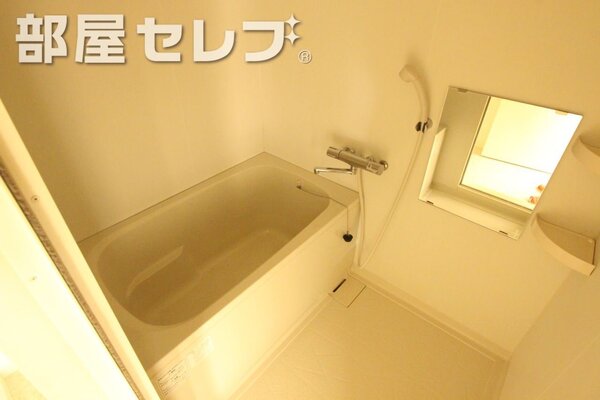 広くて使いやすいキッチンです。他号室の写真です