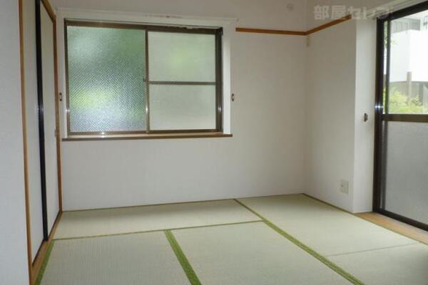 和室、畳も綺麗でくつろげます。