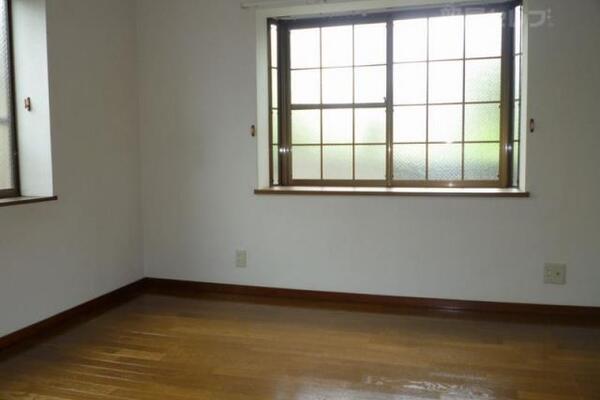 お部屋はどれも広々ですよ。