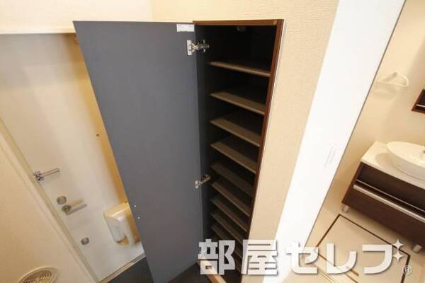 シューズボックス。