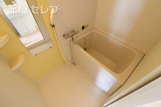 湯船にもゆったり入れる広さです♪