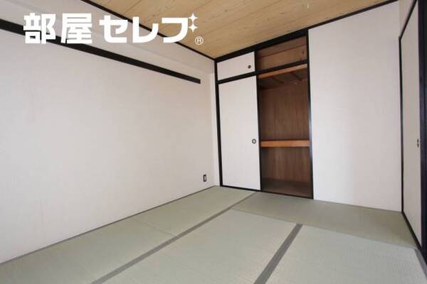 奥行のある収納です。