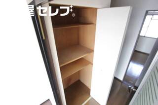 ローカにも収納棚あります。