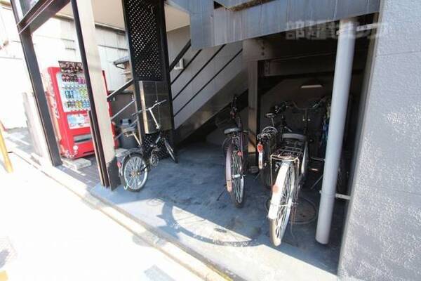 駐輪場完備。