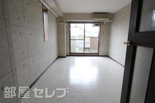 デザインクロスが憎い演出をしています。