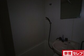 トイレとバスは明るさがこれ以上は難しく暗くなっています。