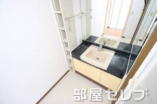 独立洗面化粧台。