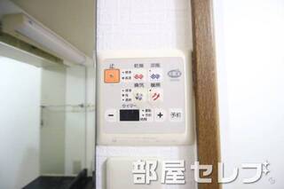 浴室乾燥機付き。