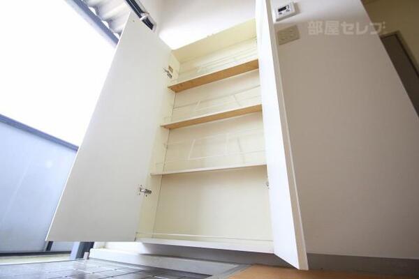大きい下駄箱付いているので、お靴たくさん収納できます。