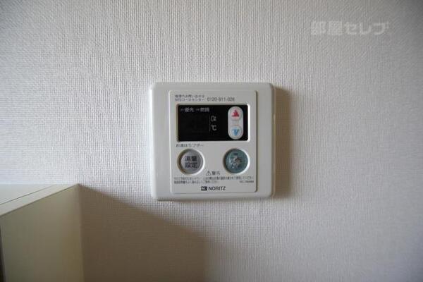 給湯パネルでお風呂の温度調節できます。