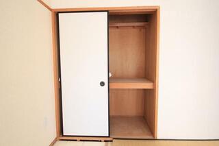 北側の洋室の収納です。