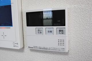 追い焚き機能付きの給湯設備です。