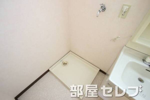 室内洗濯機置き場。