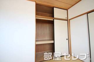 各部屋に収納あります。