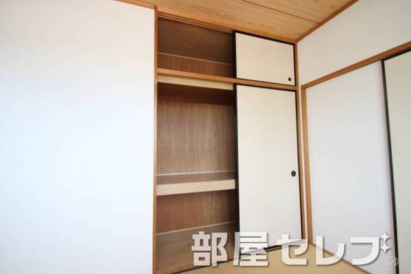 各部屋に収納あります。