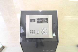 オートロック完備。
