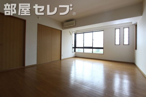 たくさん収納できるシューズボックスです。