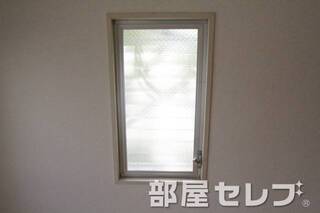 出窓でここからも日が入ります。