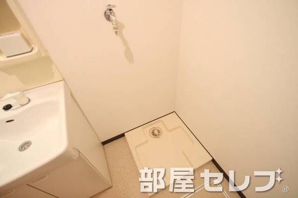 洗濯機置き場はこちらへ。
