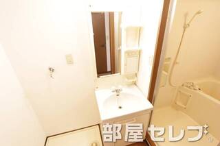 独立洗面台って収納にもなるので素敵です。