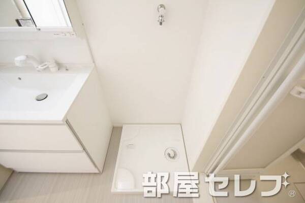 洗濯機置き場はこちらへ。