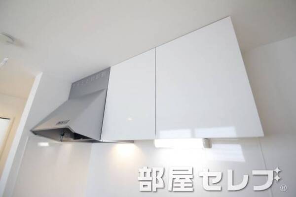 キッチン上部収納。