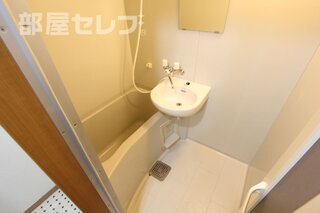 洗面台は浴室と一緒です。