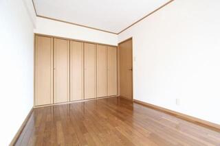 洋室6帖の明るい居室です。