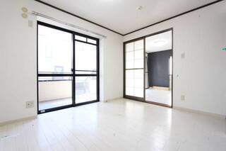 明るくて過ごしやすい居室です。