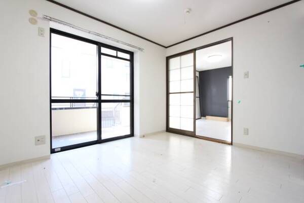 明るくて過ごしやすい居室です。