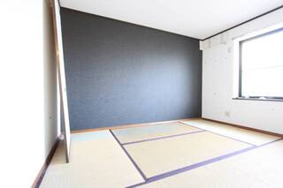 和室の黒系のクロスがかっこ良くしてくれています。