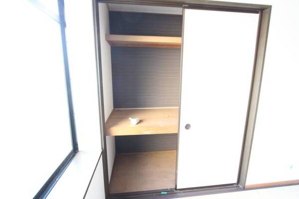 押し入れの奥だって抜かり無く仕上げてます。