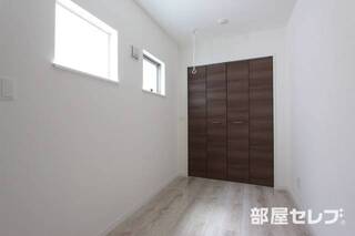 小窓がおしゃれですね