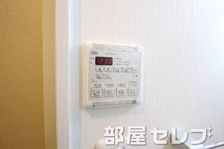 浴室乾燥機は便利です。（写真は204号室です）
