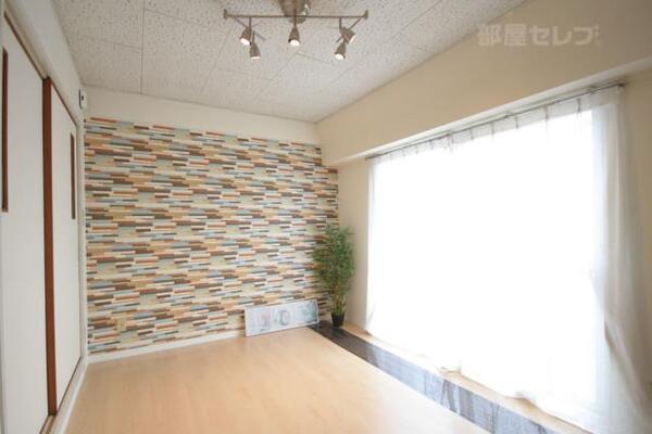 明るくレイアウトしやすいお部屋です。