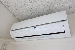新品のエアコンに交換しています。